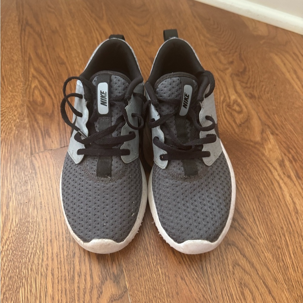 Youth golf shoes